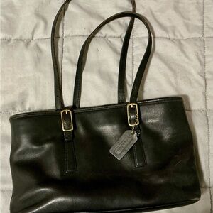 Vintage Coach Black Leather Shoulder Bag